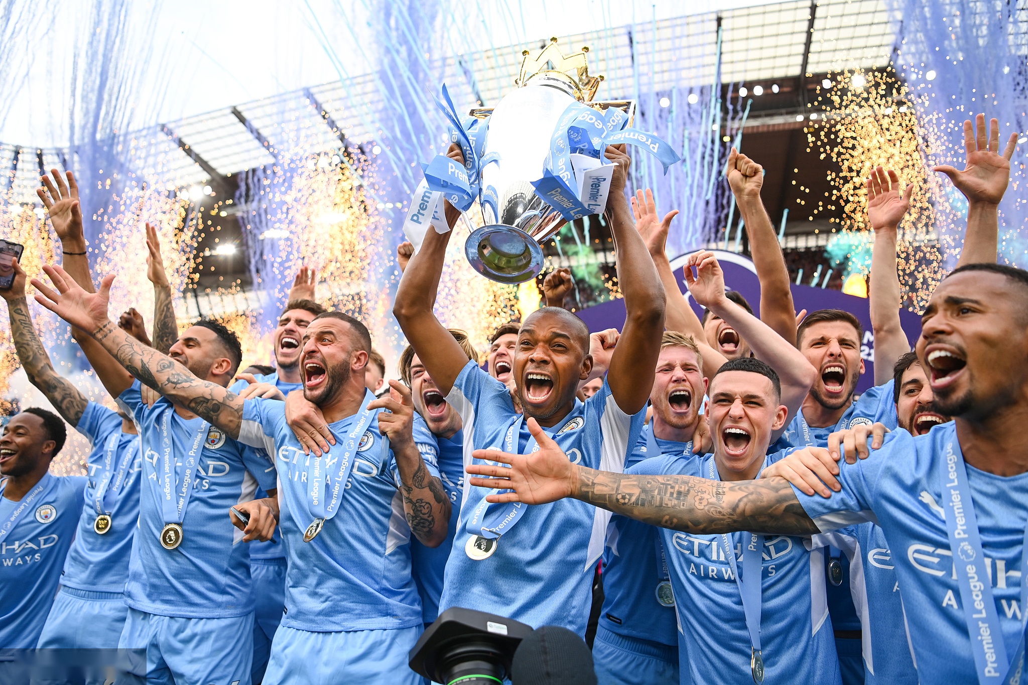 展示了她的 展示了她的